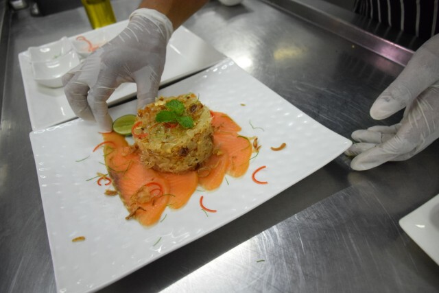 Cooking is fun : ยำส้มโอสโมกแซลม่อน เมนูอร่อยจากปารดี @ เกาะเสม็ด