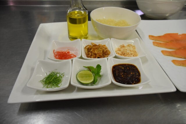 Cooking is fun : ยำส้มโอสโมกแซลม่อน เมนูอร่อยจากปารดี @ เกาะเสม็ด