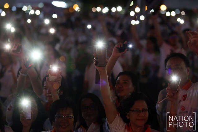 นายกฯ ร่วมวันต้านคอร์รัปชัน แสดงพลัง "เปิดไฟไล่โกง"