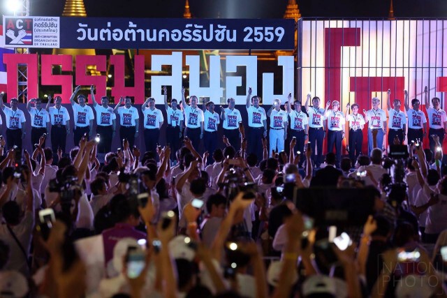 นายกฯ ร่วมวันต้านคอร์รัปชัน แสดงพลัง "เปิดไฟไล่โกง"