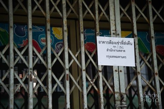 เริ่มรื้อถอน อาคารพาณิชย์เก่า 3 ชั้น หลังกันสาดพังถล่ม