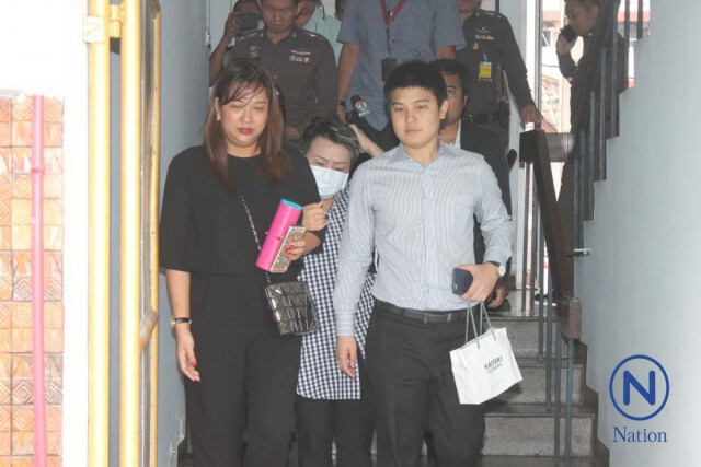 2 ผู้บริหารบ.โอเอ เข้าพบตร.พญาไท 
การ์ดกันสื่อห้ามทำข่าว จ่อแจ้งข้อหาเพิ่ม "ฟอกเงิน"
