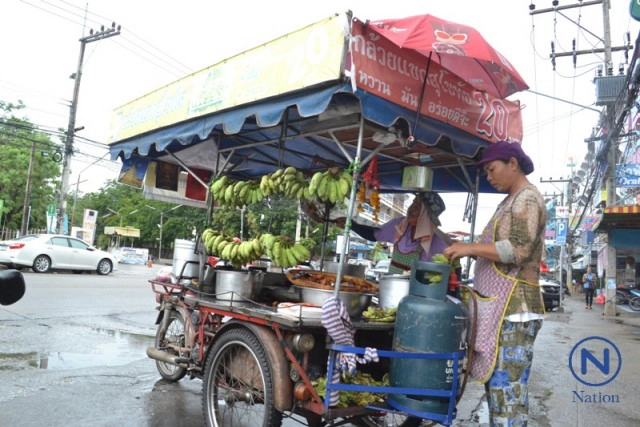 กล้วยแขกสุโขทัย ขายกล้วยทอดที่พิษณุโลกผ่อนบ้านได้สองหลัง