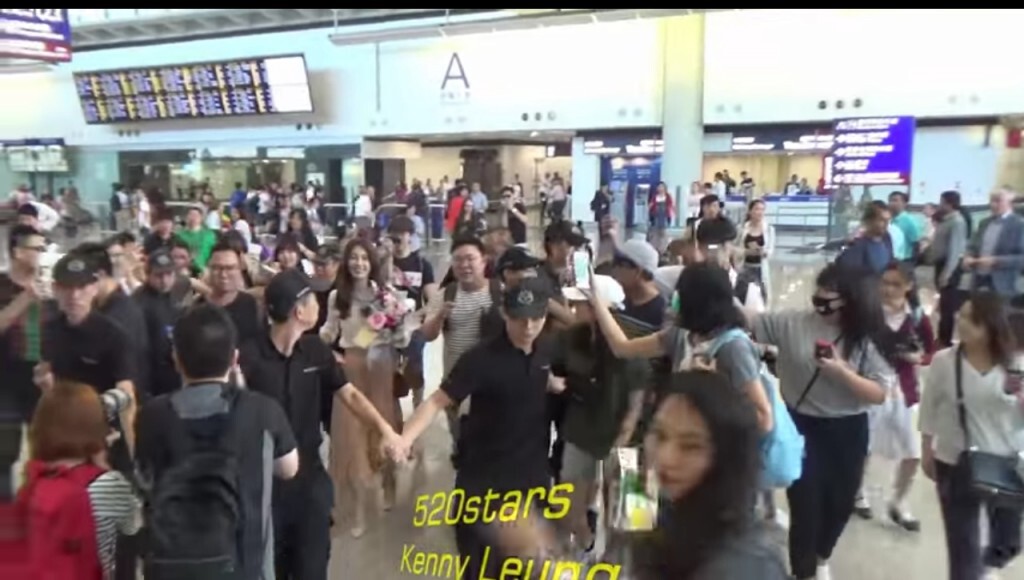 "ซูซี่ Miss A" เปิดตัวหุ่นขี้ผึ้งที่ฮ่องกง "ซูซี่ Miss A" เปิดตัวหุ่นขี้ผึ้งที่ฮ่องกง
