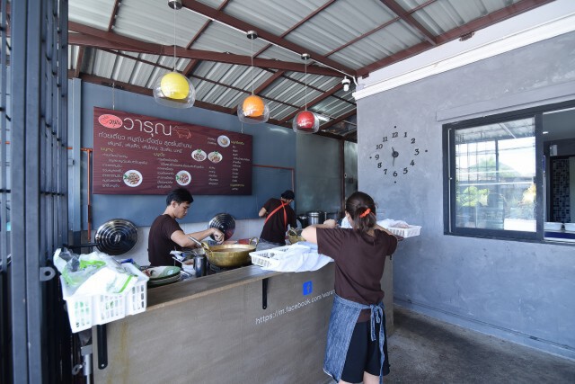 อร่อยปักหมุด : วารุณ ร้านวารุณก๋วยเตี๋ยวในตำนาน พุทธมณฑลสาย 2 กับ สาย 3 บริเวณปากซอย ศาลาธรรมสพน์ 17