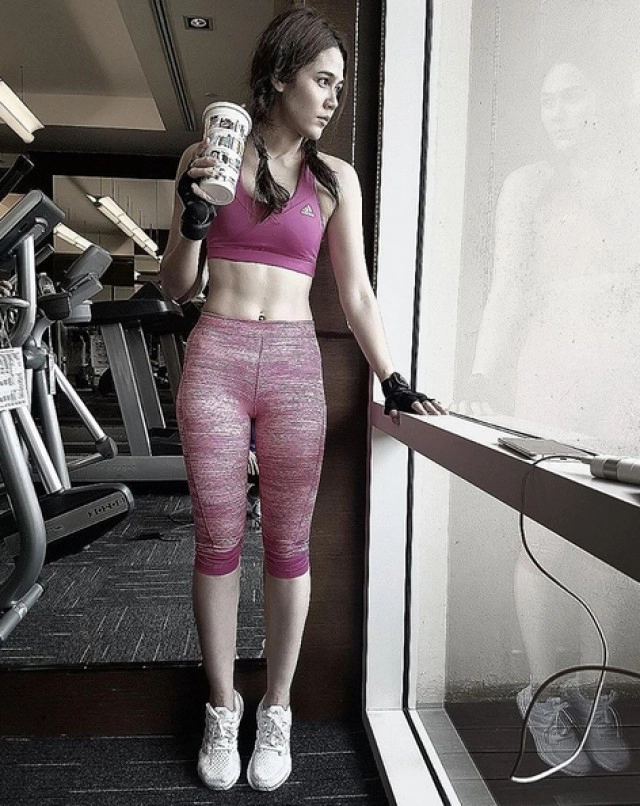 "ชมพู่"ไม่สนดราม่าชุดออกกำลังกาย เมินโดนเปรียบเทียบ "ใหม่"
