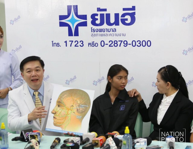 "ปวีณา หงสกุล"นำนร.ม.5  #ครูปาแก้วกาแฟ
 ตรวจอาการที่รพ.ยันฮี