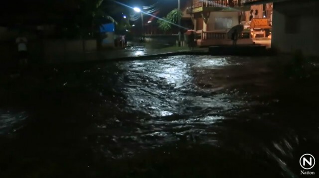 ฝนตกหนัก! น้ำห้วยแม่ปงทะลักท่วมวัด พระ-เณรขนของหนีกลางดึก