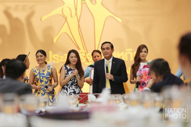 บิ๊กตู่"จวก"สุนัข"ป่วน!
กัดผู้ใหญ่ในบ้านเมือง
ทำงานแทบตายแต่ไม่เกิดประโยชน์