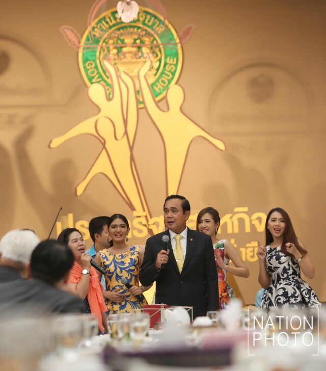 บิ๊กตู่"จวก"สุนัข"ป่วน!
กัดผู้ใหญ่ในบ้านเมือง
ทำงานแทบตายแต่ไม่เกิดประโยชน์