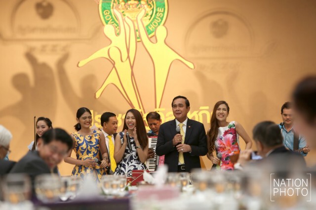 บิ๊กตู่"จวก"สุนัข"ป่วน!
กัดผู้ใหญ่ในบ้านเมือง
ทำงานแทบตายแต่ไม่เกิดประโยชน์