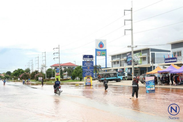 พิษณุโลกจัดตำรวจนครไทย 30 นาย ช่วยเหลือน้ำท่วม