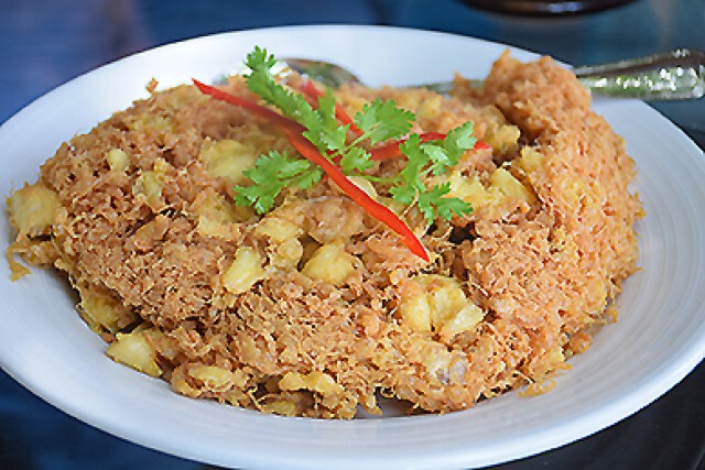 อร่อยปักหมุด: ร้านบ้านพลอยเสม็ด อ่าวกลาง เกาะเสม็ด จังหวัดระยอง