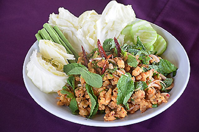 อร่อยปักหมุด: ร้านบ้านพลอยเสม็ด อ่าวกลาง เกาะเสม็ด จังหวัดระยอง