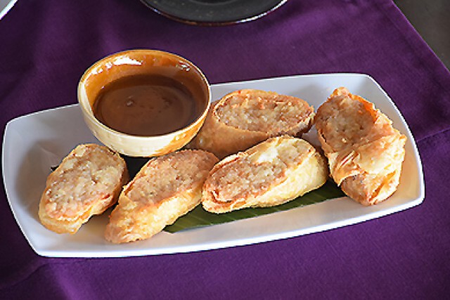 อร่อยปักหมุด: ร้านบ้านพลอยเสม็ด อ่าวกลาง เกาะเสม็ด จังหวัดระยอง