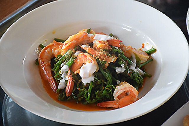 อร่อยปักหมุด: ร้านบ้านพลอยเสม็ด อ่าวกลาง เกาะเสม็ด จังหวัดระยอง