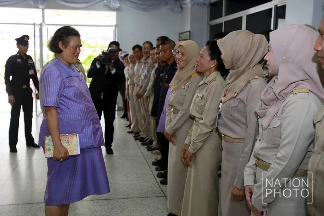 พระเทพฯ เสด็จฯ ยะลา 
พระราชทานประกาศนียบัตร-เข็มที่ระลึก
ผู้ปฎิบัติงานดีเด่น จ.ชายแดนภาคใต้ ปี59