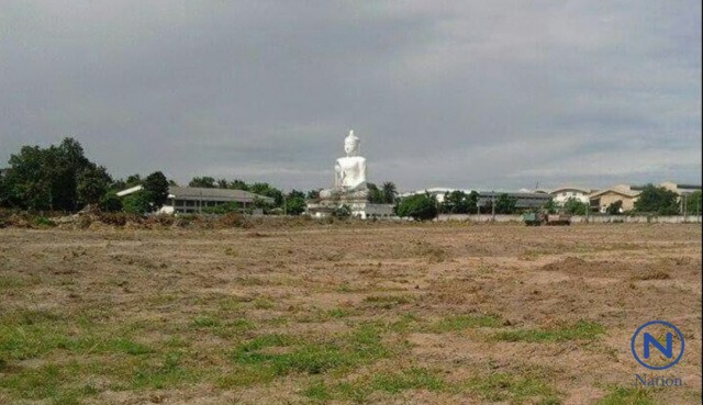 พระใหญ่สูง 9 ชั้น จ.ชลบุรี ถูกฟ้าผ่าถล่มทั้งองค์