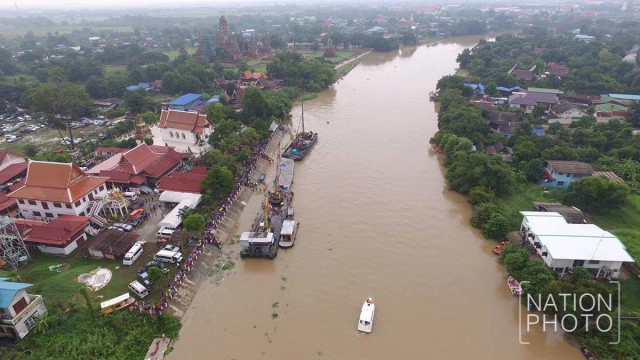 กู้เรือล่มอยุธยา เครนยกหัว-ท้าย