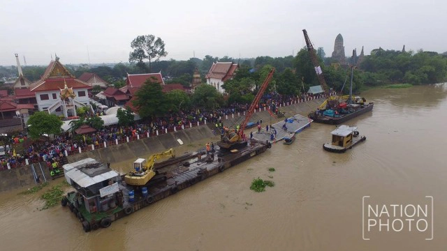 กู้เรือล่มอยุธยา เครนยกหัว-ท้าย