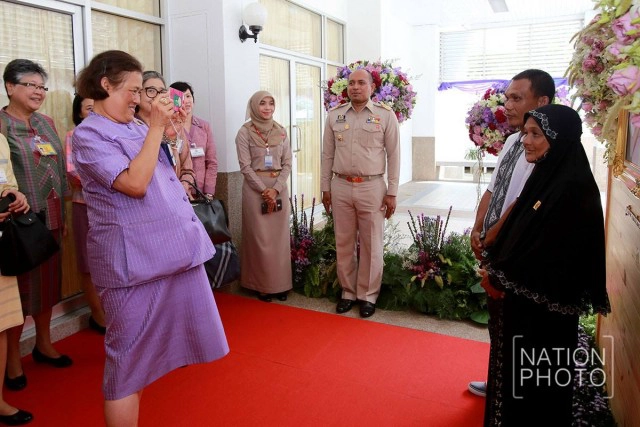 พระเทพฯ เสด็จฯ ยะลา 
พระราชทานประกาศนียบัตร-เข็มที่ระลึก
ผู้ปฎิบัติงานดีเด่น จ.ชายแดนภาคใต้ ปี59