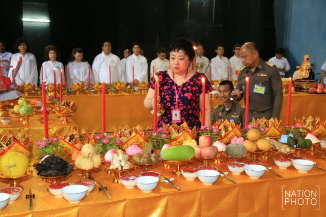 พระองค์เจ้าโสมสวลีฯ
 ทรงร่วมพิธีบวงสรวง 
เปิดละครเวที
"ม่านประเพณี ประกาศิตอาญาสวรรค์"