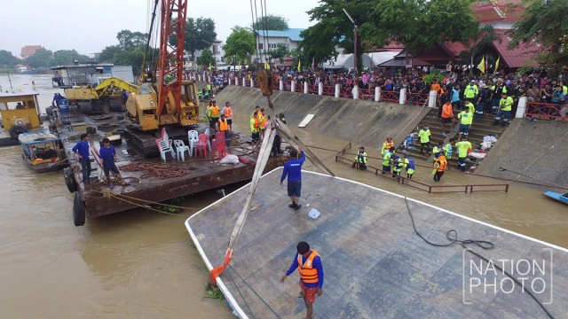 กู้เรือล่มอยุธยา เครนยกหัว-ท้าย