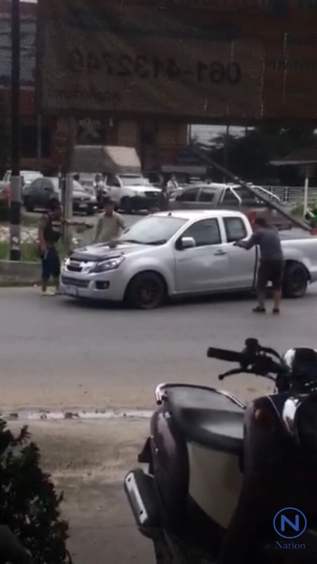 นาทีระทึก ! 
ตร.พัทยา ยิงยางรถสกัด"แก๊งค้ายา"
รวบ 2 เอเย่นต์ยานรกรายใหญ่