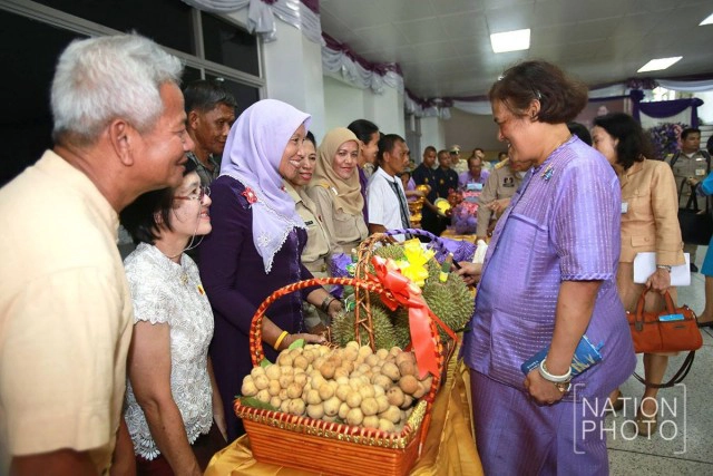 พระเทพฯ เสด็จฯ ยะลา 
พระราชทานประกาศนียบัตร-เข็มที่ระลึก
ผู้ปฎิบัติงานดีเด่น จ.ชายแดนภาคใต้ ปี59