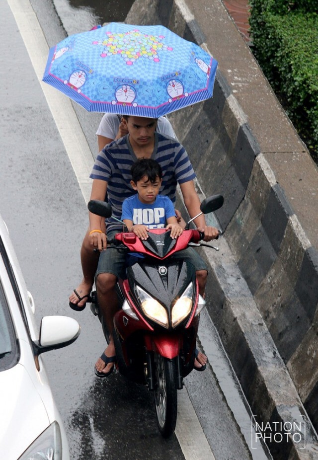 ฝนตกทั่วกรุง....