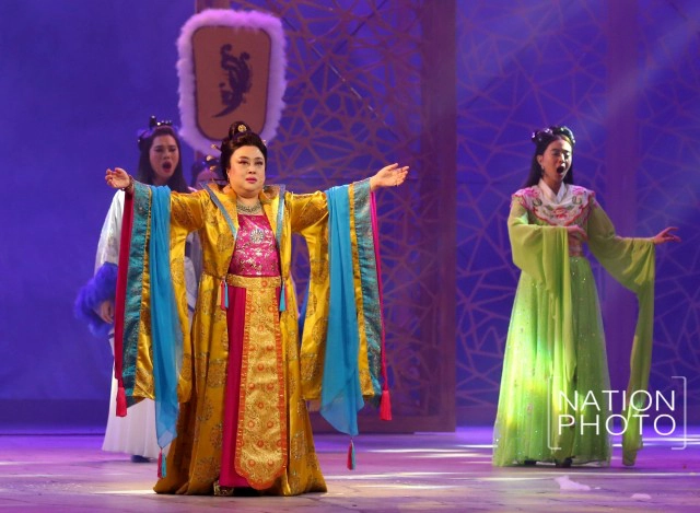 พระองค์โสมฯ ทรงร่วมซ้อมใหญ่ ละครเวที "ม่านประเพณี ประกาศิตอาญาสวรรค์"