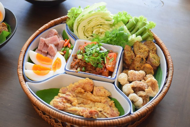 อร่อยปักหมุด : บุฟเฟ่ต์ @ home ขนมจีนบุฟเฟ่ต์และอาหารเหนือ จากเชียงใหม่สู่ทองหล่อซอย 1