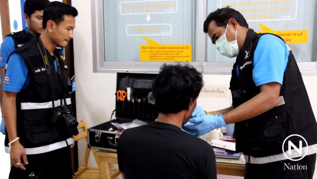หนุ่มใหญ่สุดซวย!
ขับรถชนต้นไม้ริมทางบาดเจ็บ 
ตรวจรถพบยาเสพติด-ปืนเพียบ
ตร.ตามไปคุมตัวที่รพ.