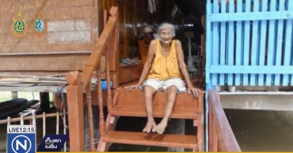 ชาวบ้านท้ายเกาะ จ.ปทุมธานี ประสบปัญหาน้ำเอ่อล้นตลิ่ง ชาวบ้านท้ายเกาะ จ.ปทุมธานี ประสบปัญหาน้ำเอ่อล้นตลิ่ง