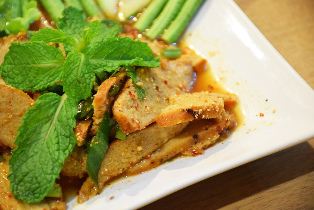 อร่อยปักหมุด : Loving Hut ร้านอาหารเจ ปากทางเข้าซอยวัชรพล รามอินทรา 49-51