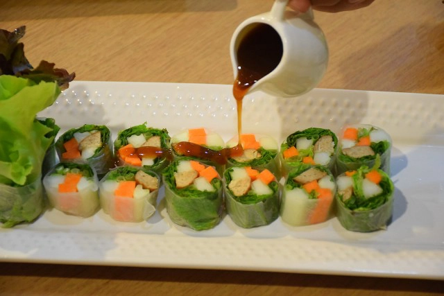 อร่อยปักหมุด : Loving Hut ร้านอาหารเจ ปากทางเข้าซอยวัชรพล รามอินทรา 49-51