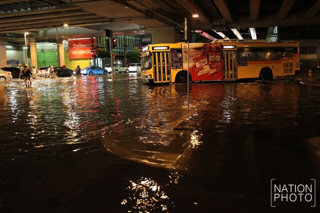 น้ำท่วมขัง ถนนประชาราษฏร์สาย2
กทม.เร่งระบาย
