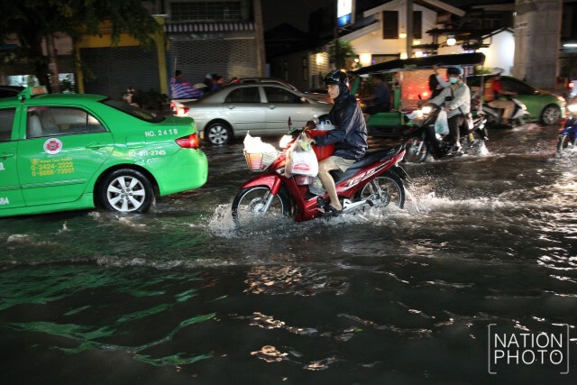 น้ำท่วมขัง ถนนประชาราษฏร์สาย2
กทม.เร่งระบาย