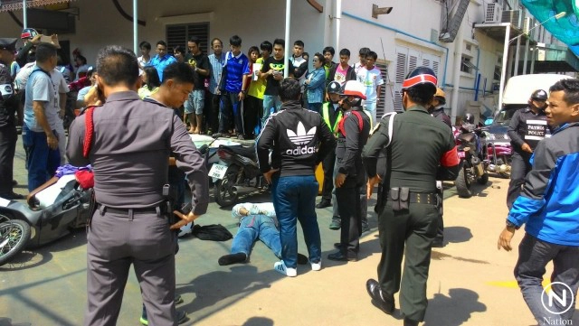 ผู้จัดการ บ.น้ำอัดลมดัง
ควงปืนปล้นธ.ออมสิน
กวาดเงินไปร่วม3แสน
พลเมืองดีรุมตะครุบตัว หนีไม่รอด