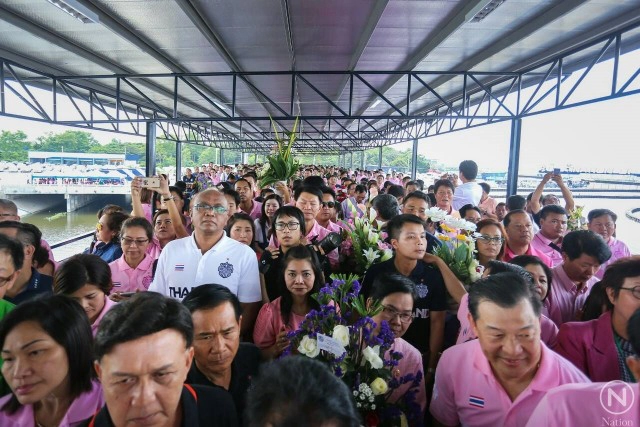 กลุ่มเพื่อน"เนวิน"
อวยพรวันเกิดครบ 58 ปี