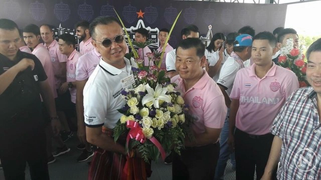 กลุ่มเพื่อน"เนวิน"
อวยพรวันเกิดครบ 58 ปี