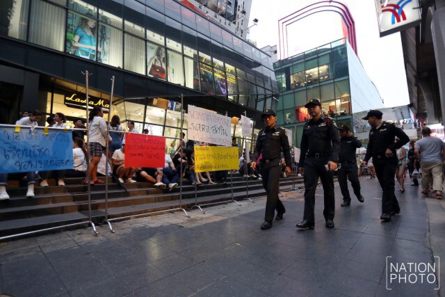 "กลุ่มผู้ค้าสยาม" รวมตัวเรียกร้อง กทม.
ขอผ่อนผันขายของบนทางเท้า