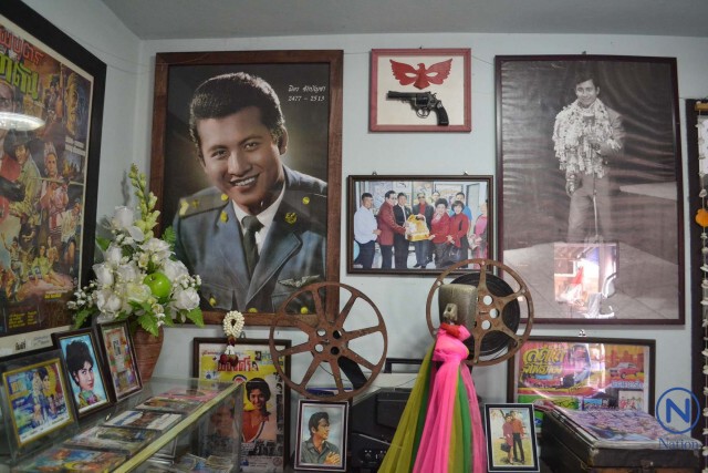 แฟนพันธุ์แท้ "มิตร ชัยบัญชา" ทำพิธีเซ่นไหว้ดวงวิญญาณ รำลึกครบรอบจากไป 46 ปี