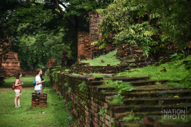 นทท.ยังคงมาเยี่ยมชมโบราณสถาน แม้อยุธยามีความเสี่ยงน้ำท่วม