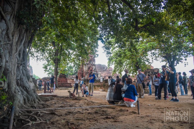 นทท.ยังคงมาเยี่ยมชมโบราณสถาน แม้อยุธยามีความเสี่ยงน้ำท่วม