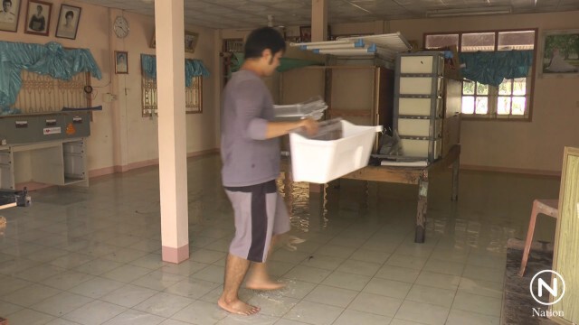 พื้นที่ท้ายเขื่อนเจ้าพระยา หลายพื้นที่ในชัยนาท น้ำเริ่มล้นตลิ่งเข้าท่วมบ้านเรือนชาวชัยนาท