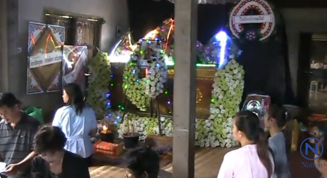 ชาวบ้านโวย!
รอแห่ศพประจาน
หลังถูกตร.ซิ่งเก๋งชนลูก 8 ขวบดับ
ไม่มีใครรับผิดชอบ