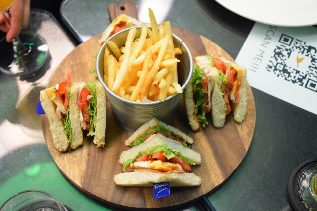 อร่อยปักหมุด : Dee Lounge เลานจ์บรรยากาศสบายๆ โนโวเทล เพลินจิต