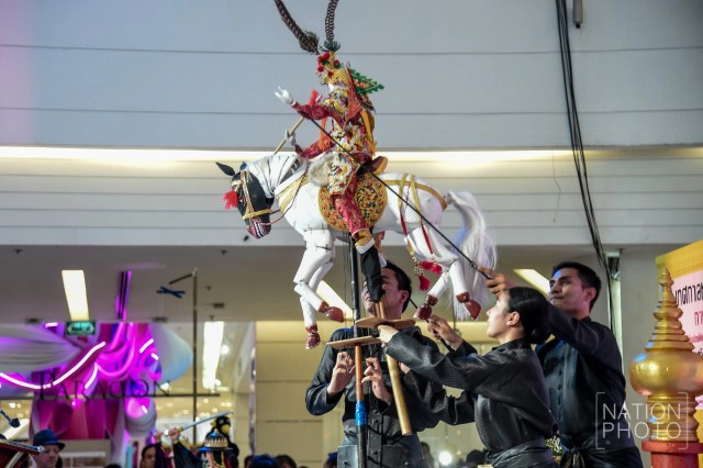 คณะหุ่นโชว์ร่วมแถลงข่าว "เทศกาลหุ่นโลก กาญจบุรี 2016"