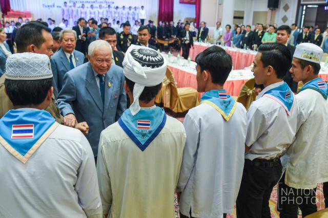 "ป๋าเปรม" เปิดโครงการสานใจไทยสู่ใจใต้ รุ่น 29